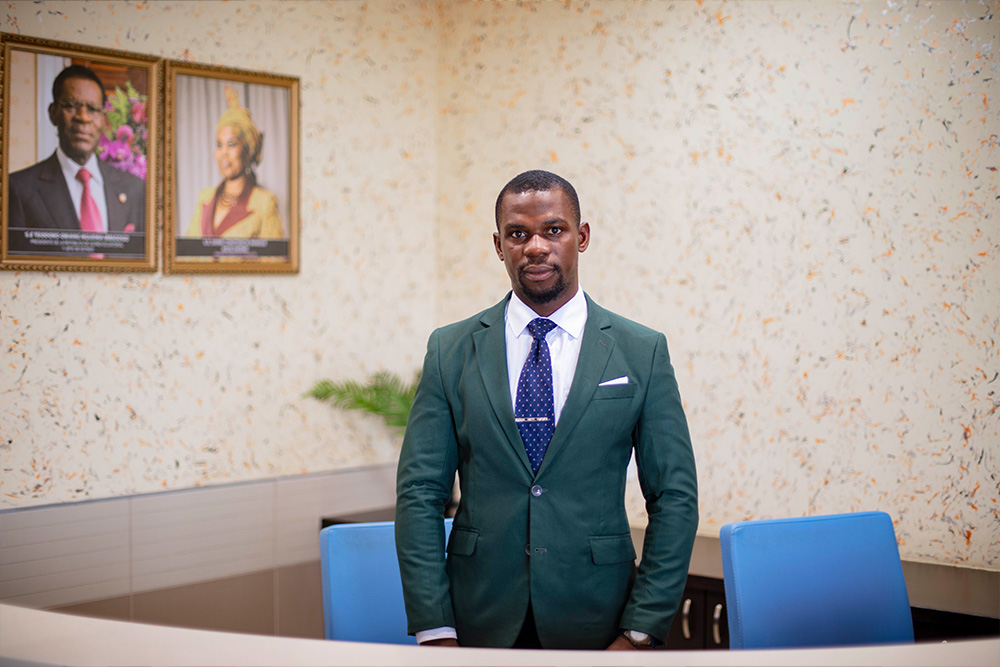 {"en":"Corporate photo 18","es":"Corporativo foto 18","fr":"Entreprise photo 18"}